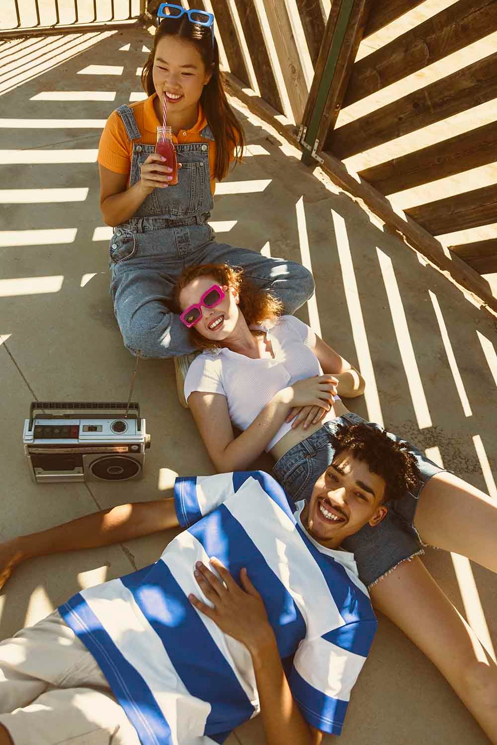 view-friends-laying-ground view friends laying ground